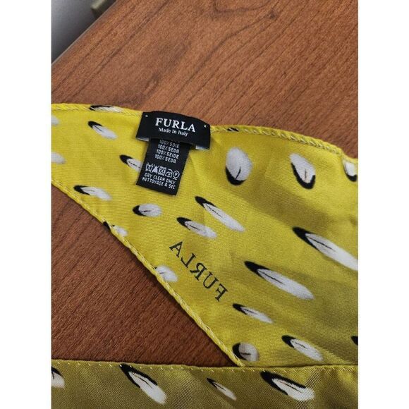 Furla BEAUTIFUL yellow and black diamond scarf (PF) - Picture 4 of 6